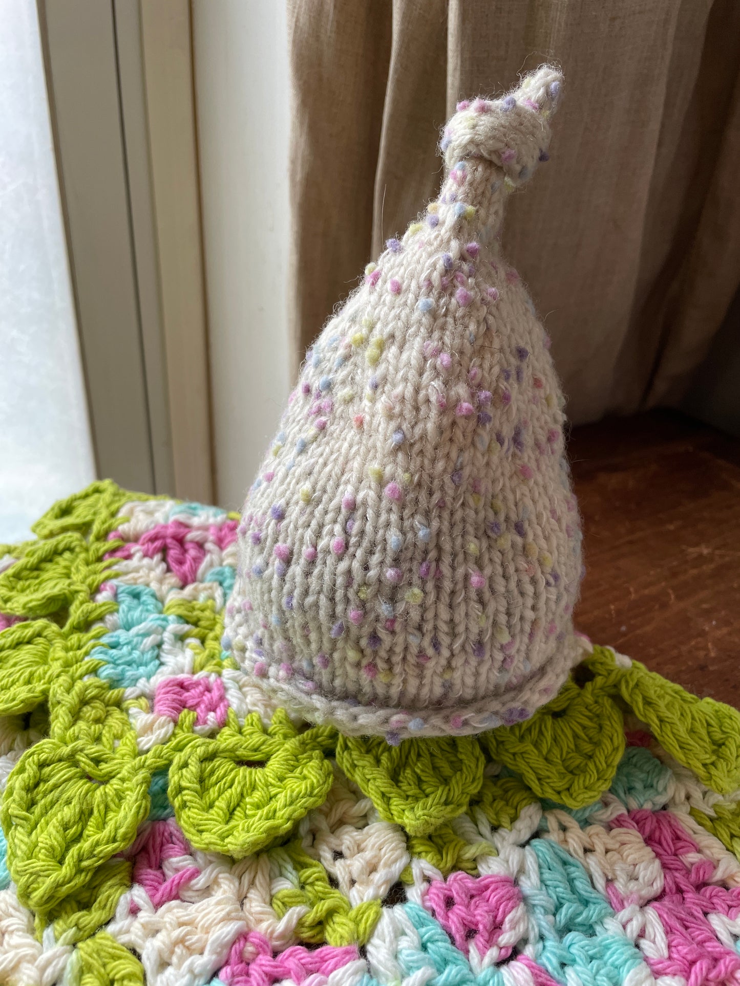 🌷Handmade Baby Gift Set – Crochet Blanket, Knit Hat & Wooden Pacifier Ring