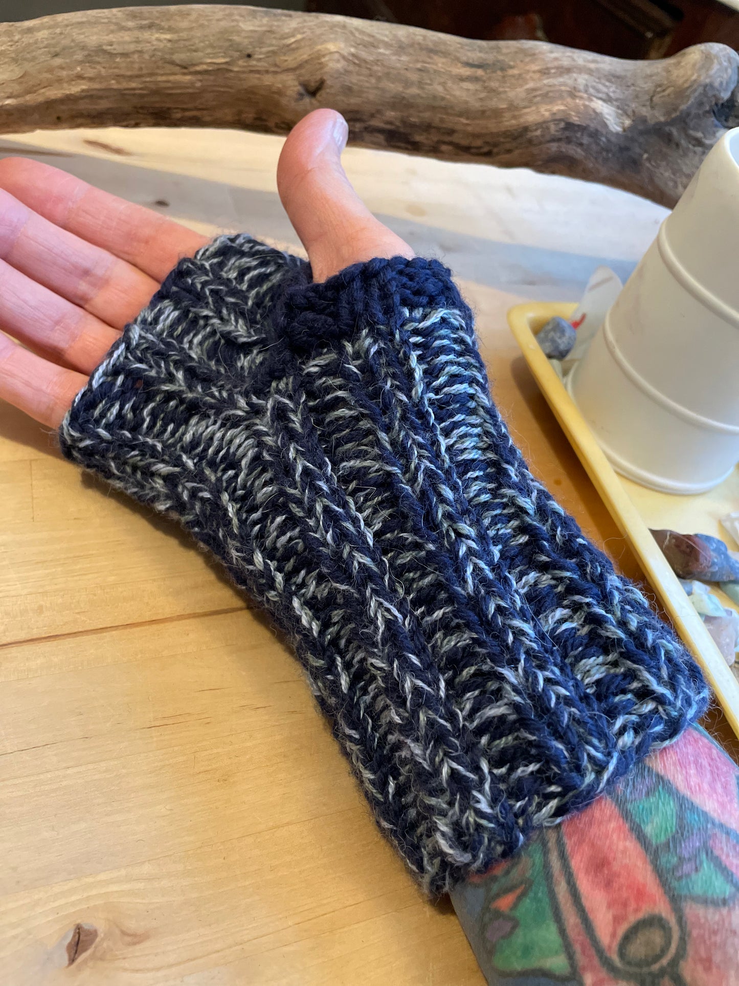 6” Marled deep blue fingerless gloves sz medium warm wool