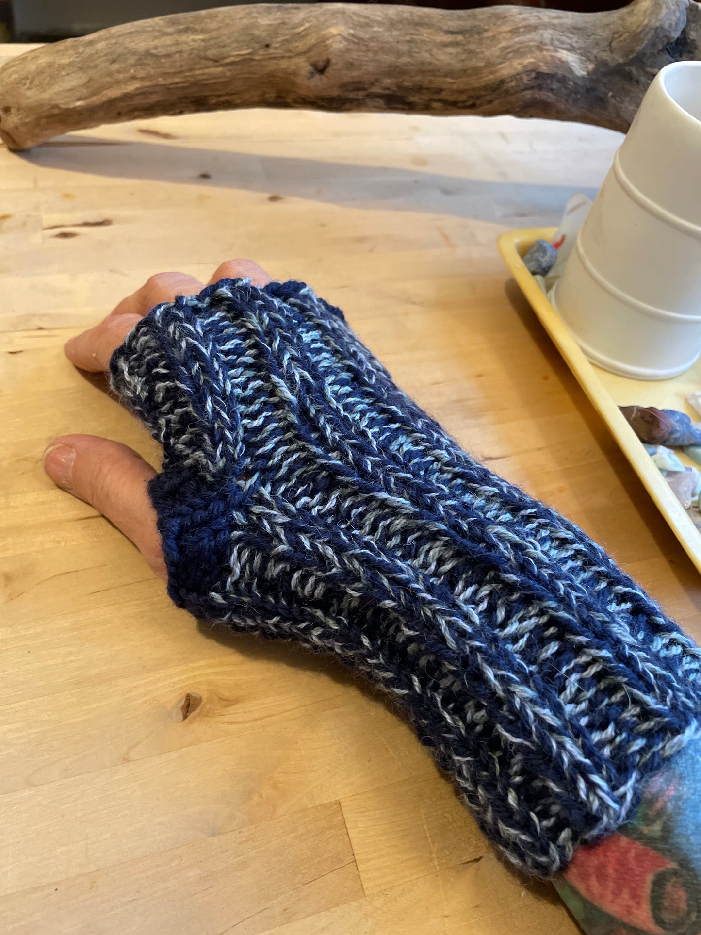 6” Marled deep blue fingerless gloves sz medium warm wool