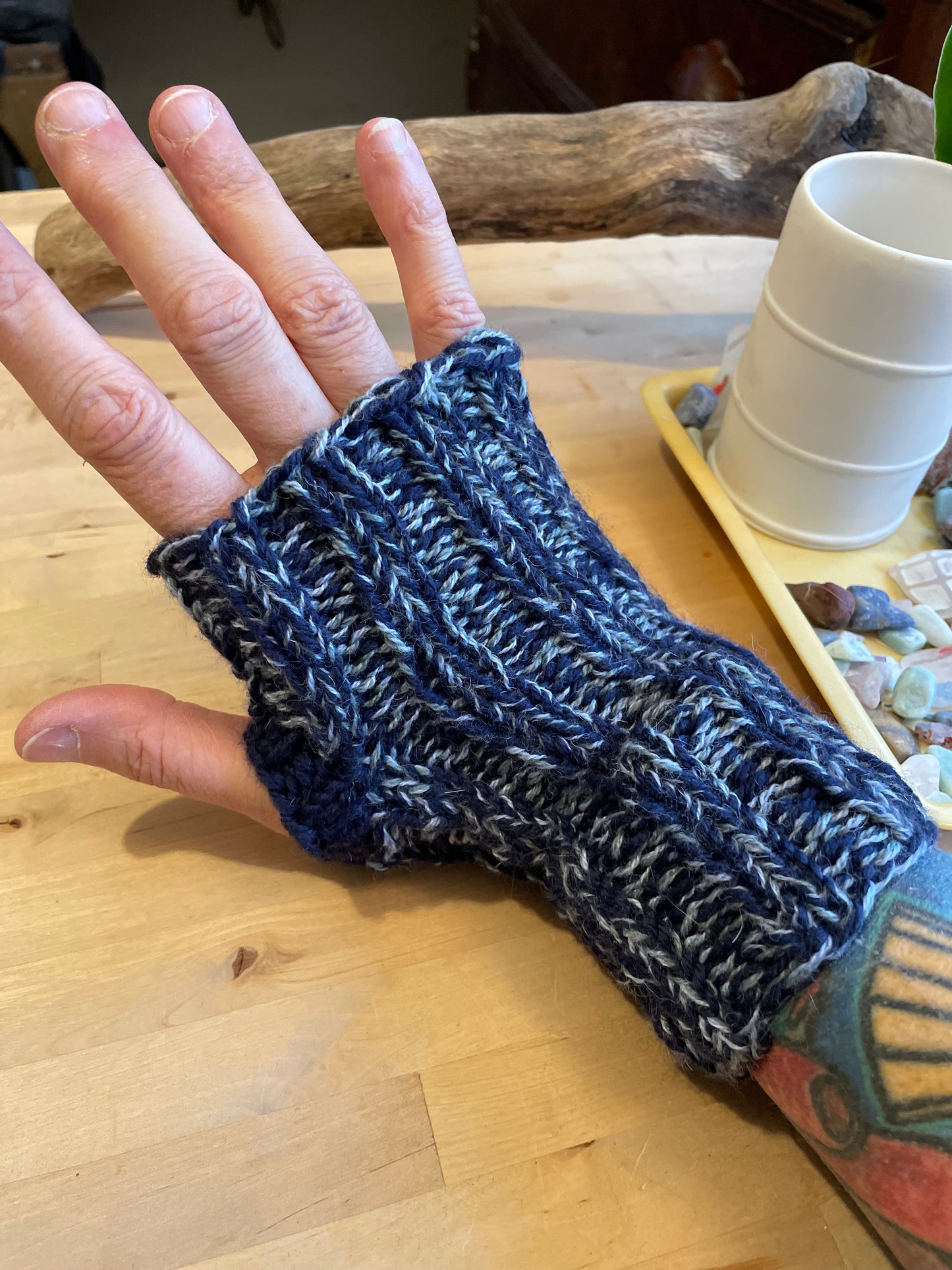 6” Marled deep blue fingerless gloves sz medium warm wool