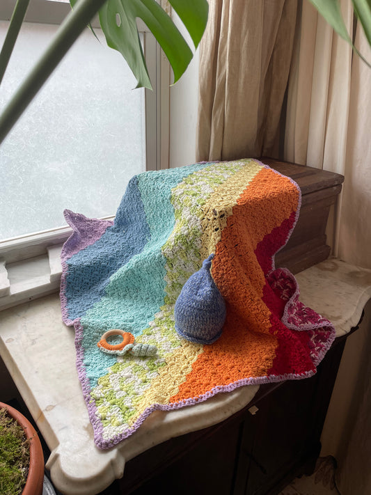 Pastel Rainbow 🌈 Baby Gift Set – Handmade Cotton Blanket, Natural Teether, & Alpaca Wool Hat