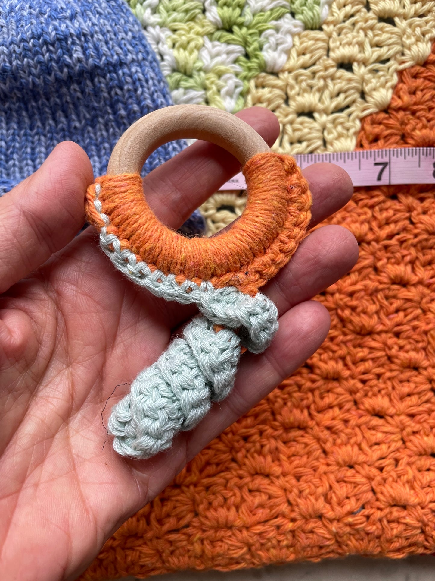 Pastel Rainbow 🌈 Baby Gift Set – Handmade Cotton Blanket, Natural Teether, & Alpaca Wool Hat