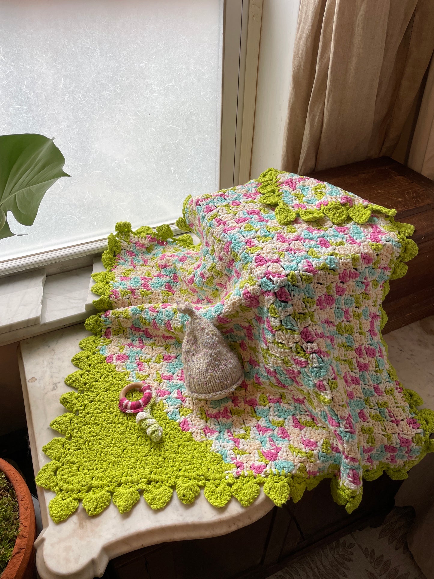 🌷Handmade Baby Gift Set – Crochet Blanket, Knit Hat & Wooden Pacifier Ring