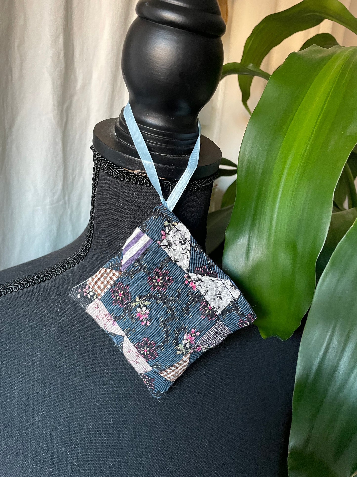 Vintage Quilt Lavender Sachet – Handmade Drawer Freshener or Ornament