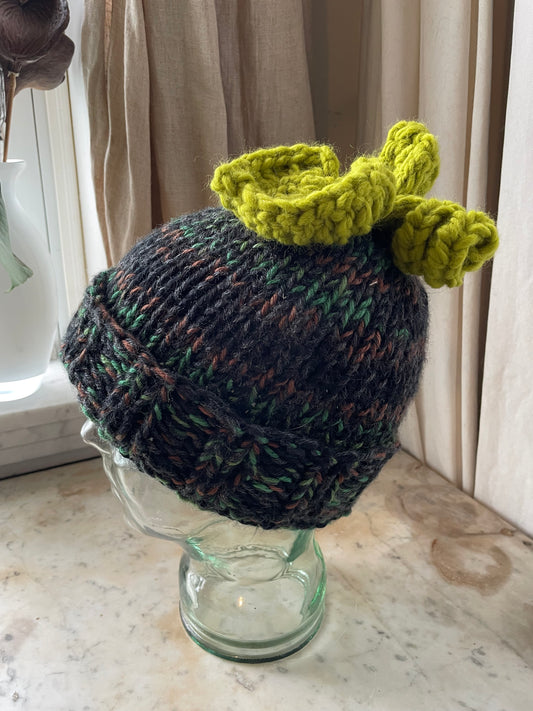 Chunky hand Knit 🎃 camo Beanie with pumpkin Stem & Leaf
